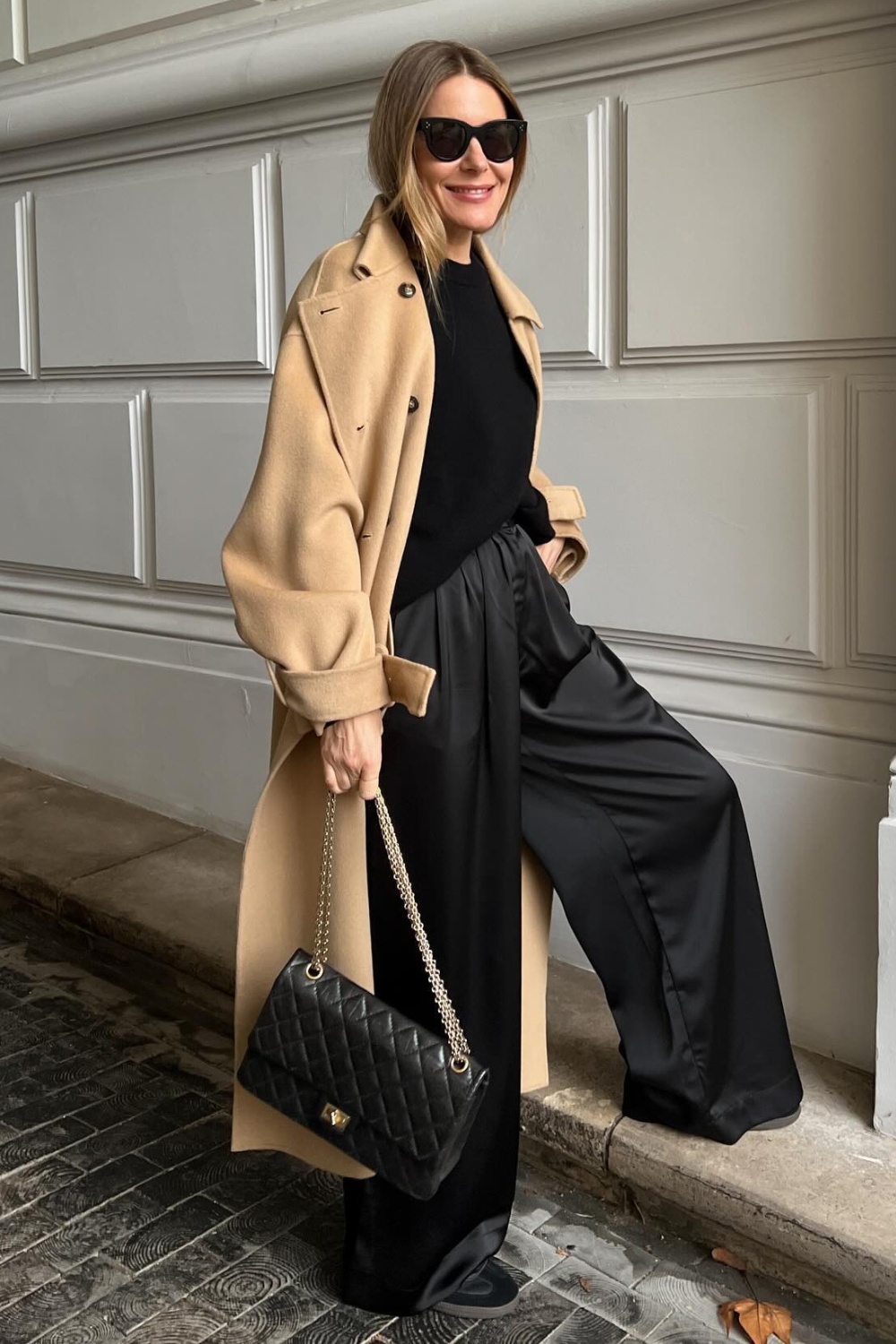 Monochromatic Black Long Camel Coat Outfit