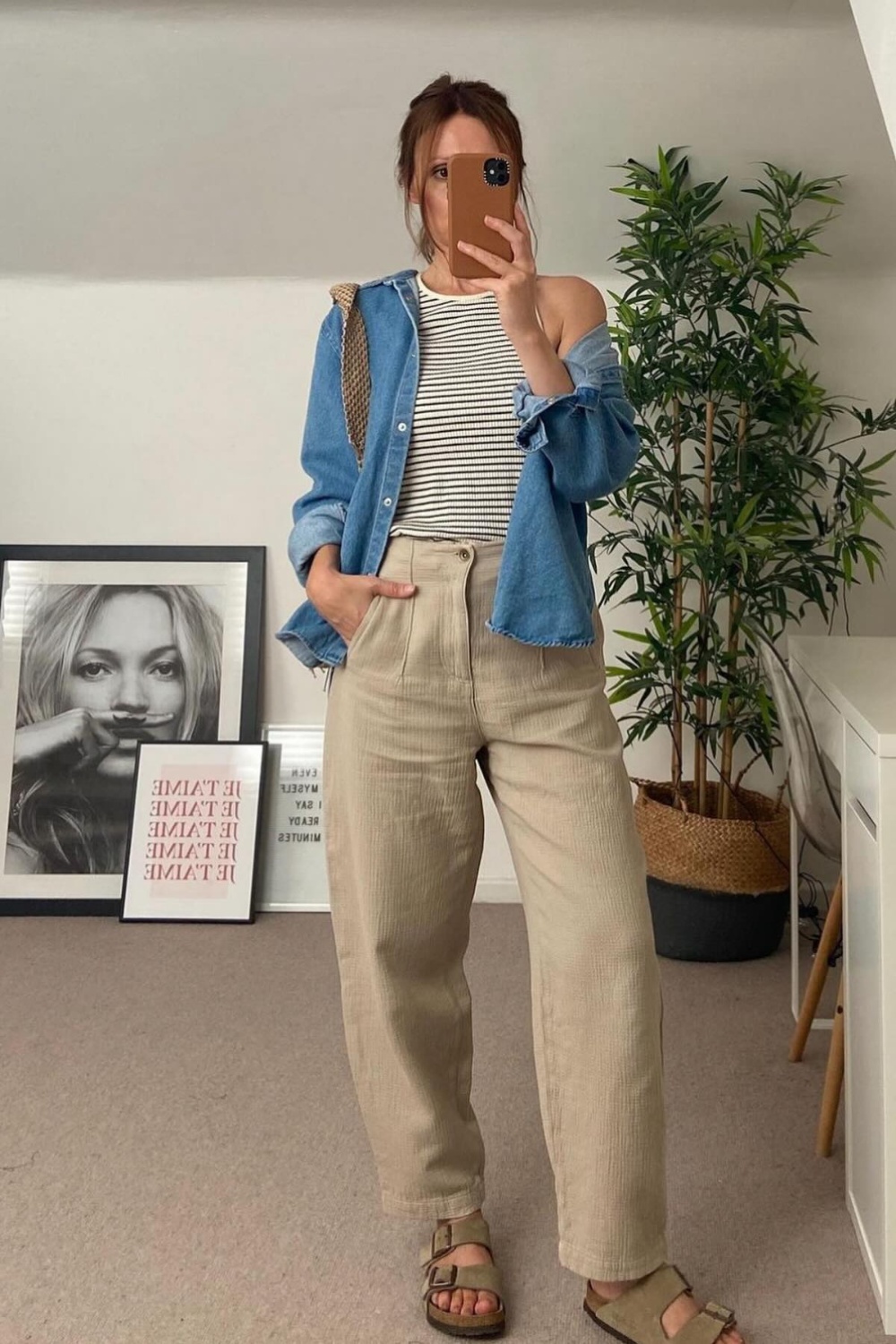 Layered Denim and Beige for a Relaxed Vibe