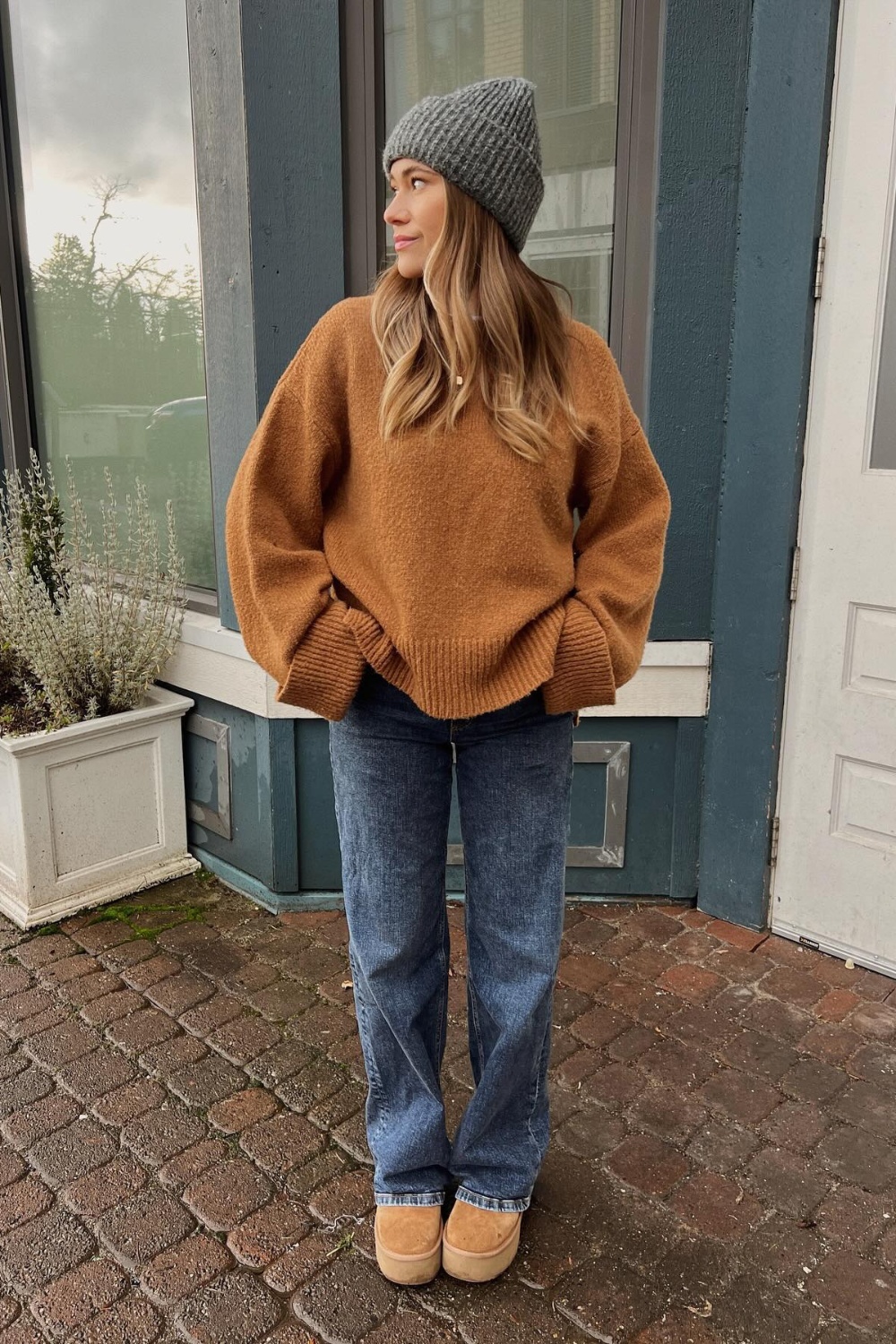 Oversized Sweater and Jeans Look