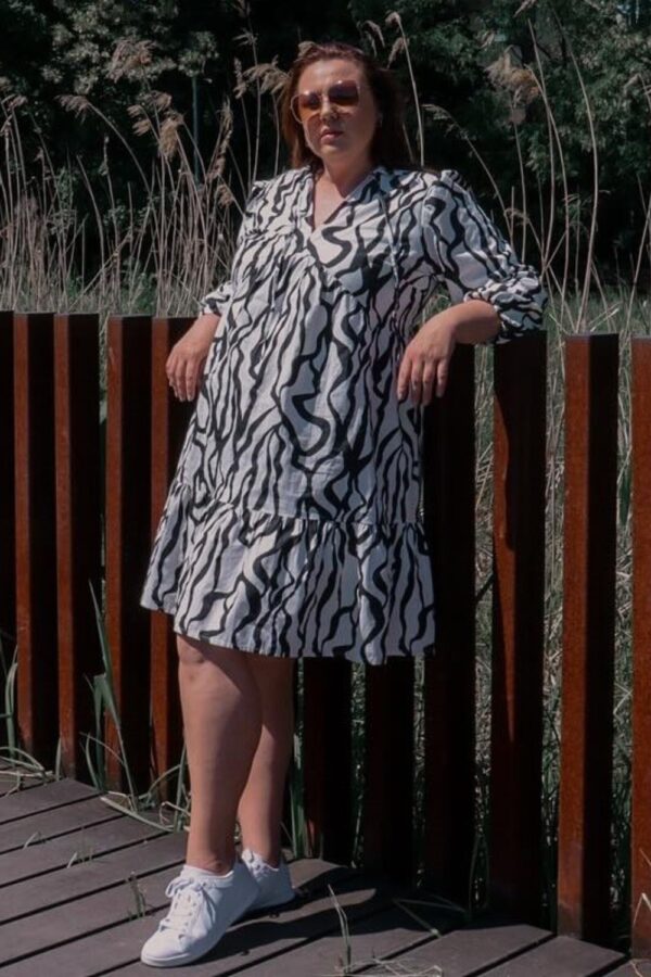 trendy white sneakers outfit women's