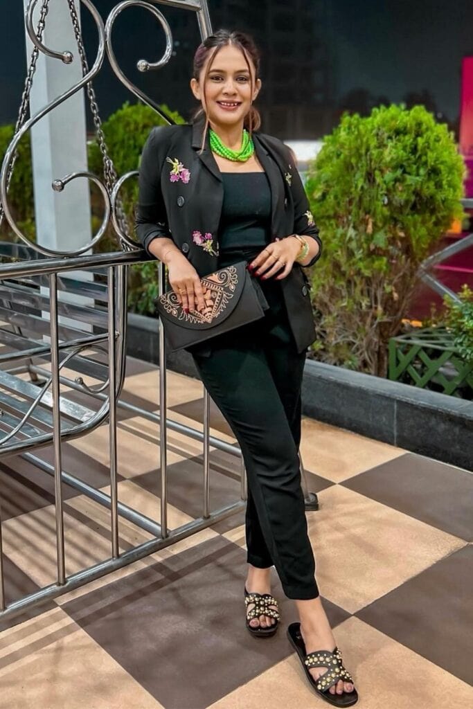 23 Chic Black Blazer Outfit Ideas to Elevate Your Style