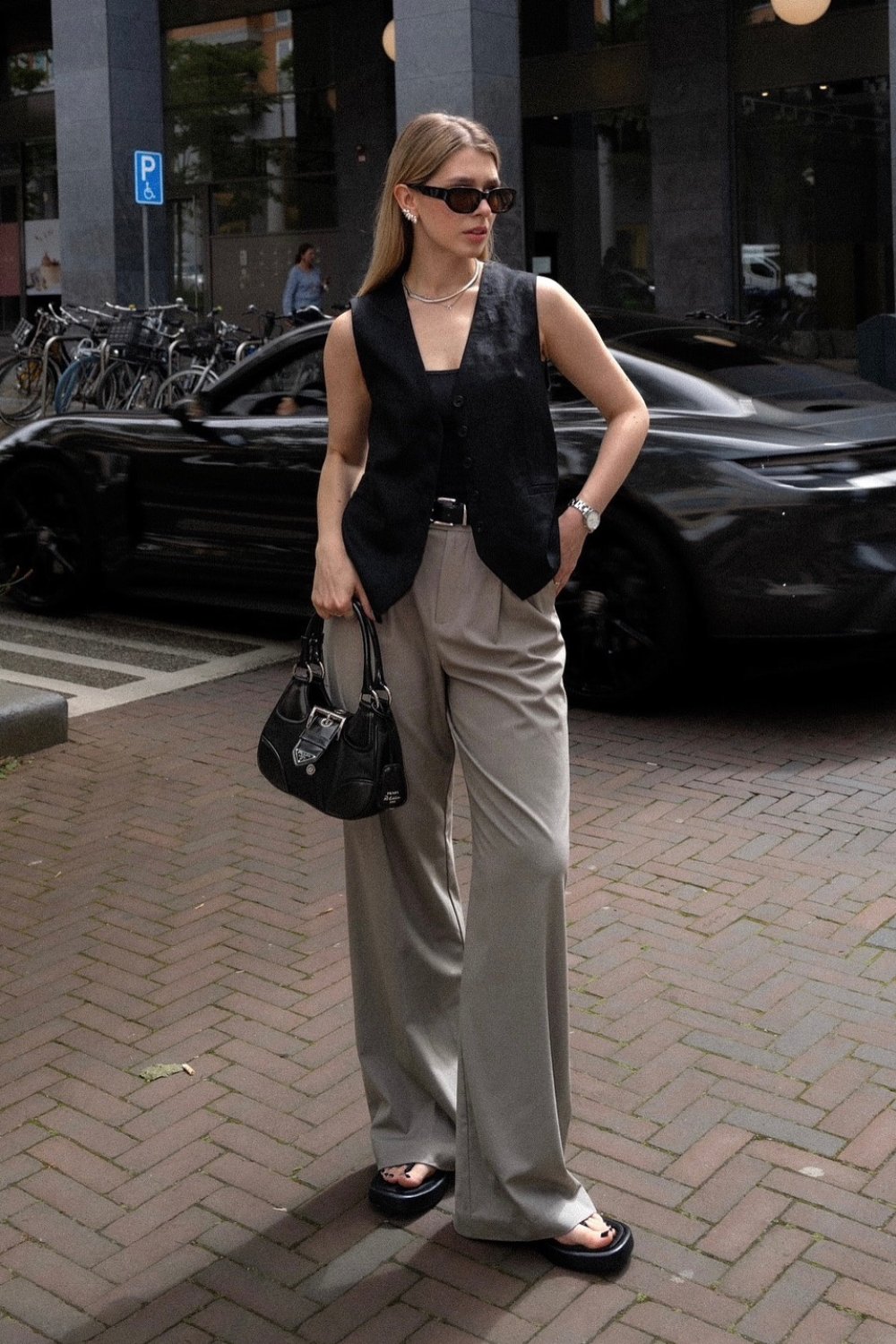 Sleeveless vest with trousers