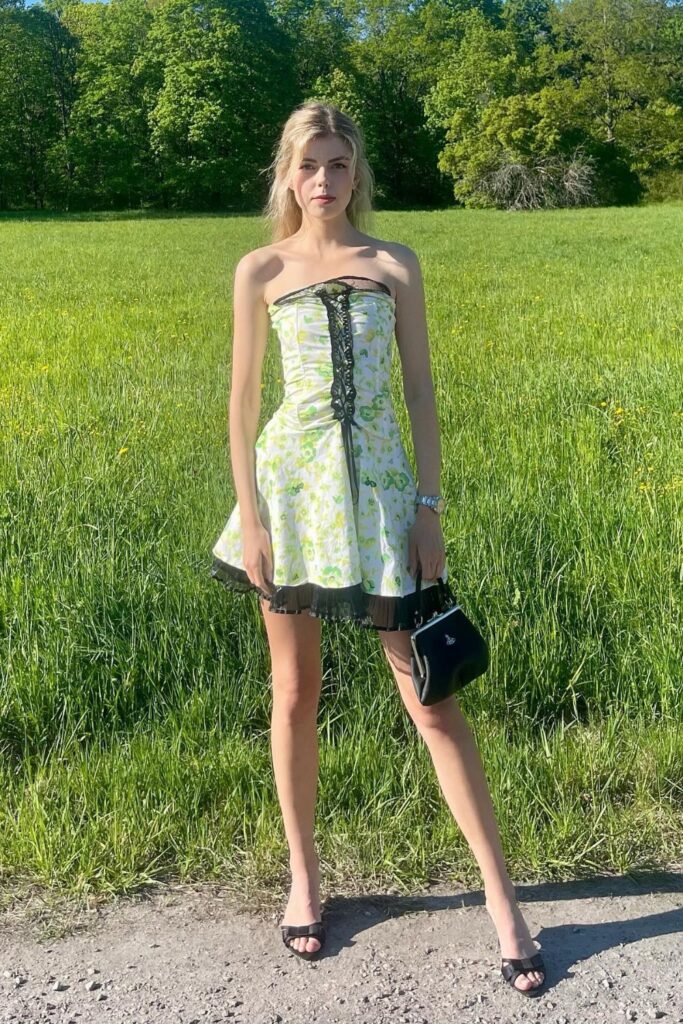 Floral mini dress, black mini handbag, and black kitten heels